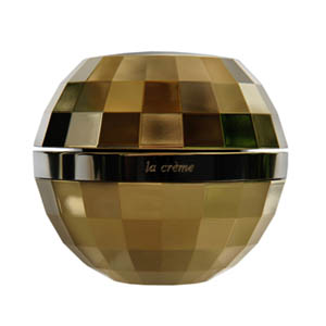 顶级美妆品牌clé de peau BEAUTÉ CPB肌肤之钥,自1982年诞生以来,不断开创美妆界的传奇故事,2012年更为庆祝全球CPB肌肤之钥30周年庆,特别推出全美妆市场上至今最高收藏价纪录的顶级乳霜「金致乳霜三十周