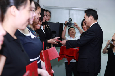 2011年6月15日,Kanebo佳丽宝在北京市妇联、北京妇女儿童发展基金会的支持下,设立了“佳丽宝(中国)大学生创业基金”,并在北京工业大学举办了“佳丽宝(中国)大学生创业基金授予仪式”。该创业基金将为部分