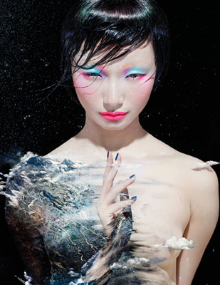 2011年十月,全球权威彩妆品牌M.A.C与光影艺术家Chen Man携手推出艺术彩妆跨界系列,预示着专业彩妆的魅力和奇幻光影的魔力正交融一体,来到我们身边。