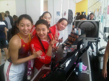 【2011年3月17日-3月20日,法国】 MAKE UP FOR EVER花样游泳公开赛即将在巴黎郊区的Maurice Thorez游泳馆盛大开幕。这是一场展示国际顶尖水平的花样游泳赛事,齐聚来自18个国家和地区的顶尖花样游泳队,其中包括俄