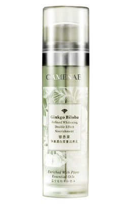 2011年精油美白科技革命进化,CAMENAE嘉媚乐历经创研,突破性研发独特成分“精油微囊”,利用微囊包裹精油添加技术完美融合美白护肤活性成分。“精油微囊”以小于人体表皮微孔的微小粒径多层包裹有效美白精油,